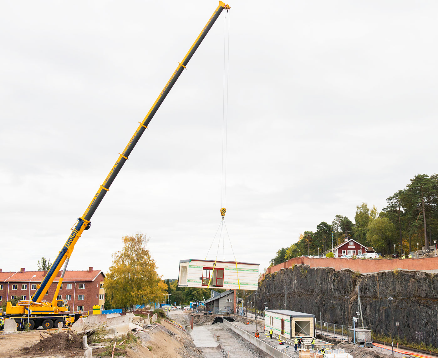 Stationsbyggnad med väntsal och kiosk etablerades tillfälligt på Strängnäs station medan trafiken på Svealandsbanan pågick.