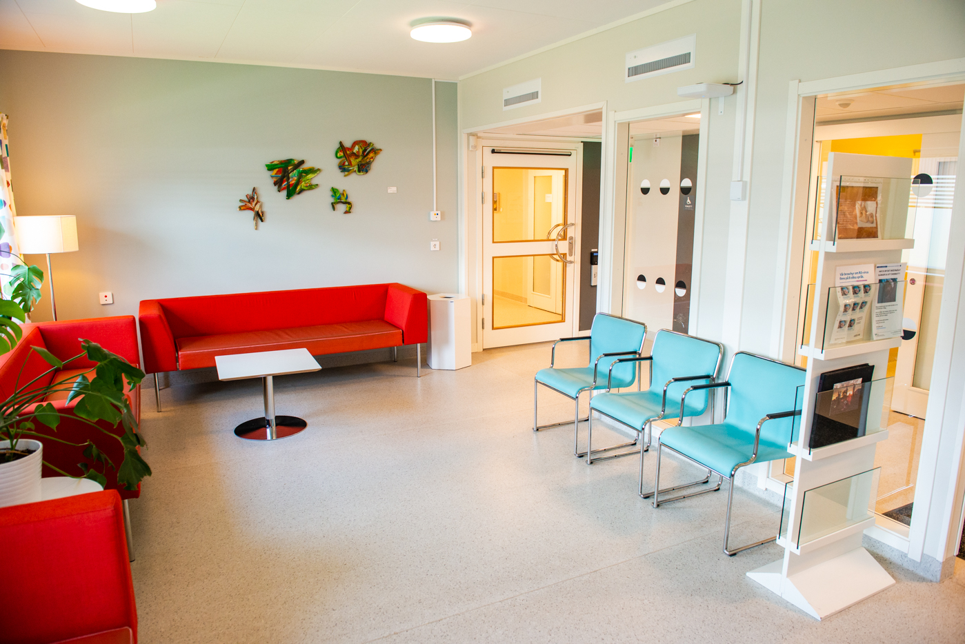 Paviljong 13 på Östra sjukhuset är en modern lokal för personal och patienter på BB, neonatalen, Auroroasamtal, amningshjälp, hemsjukvård m.m.